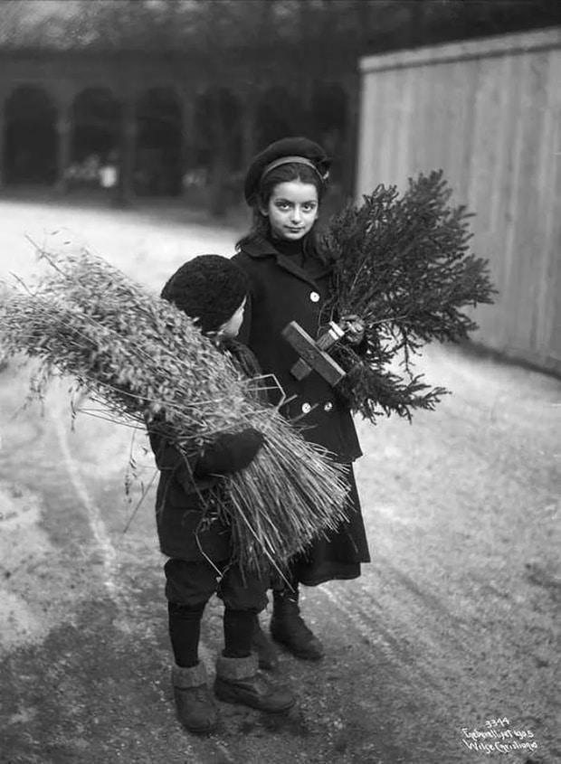 It’s time … Reader Fave Christmas Carols 2025 Edition