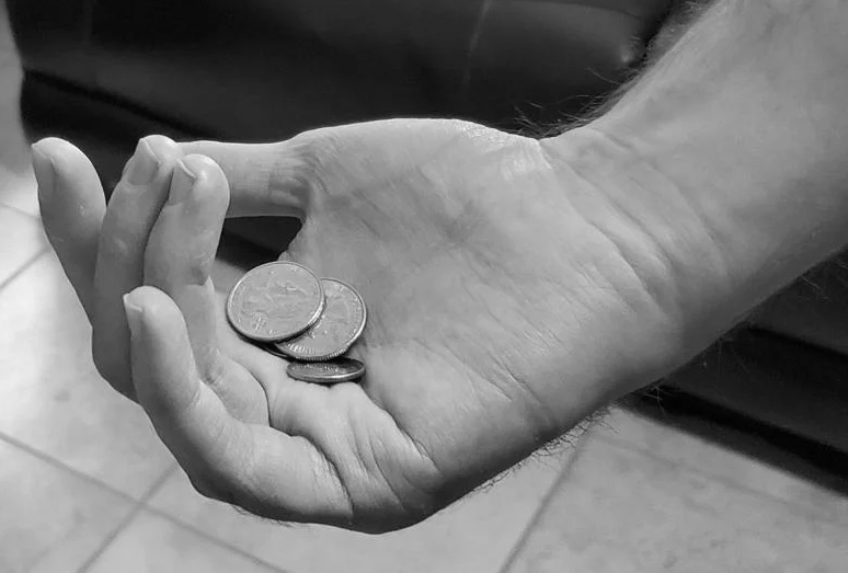 More Than Half of Canadians Struggling to Meet Financial Commitments: Federal Memo