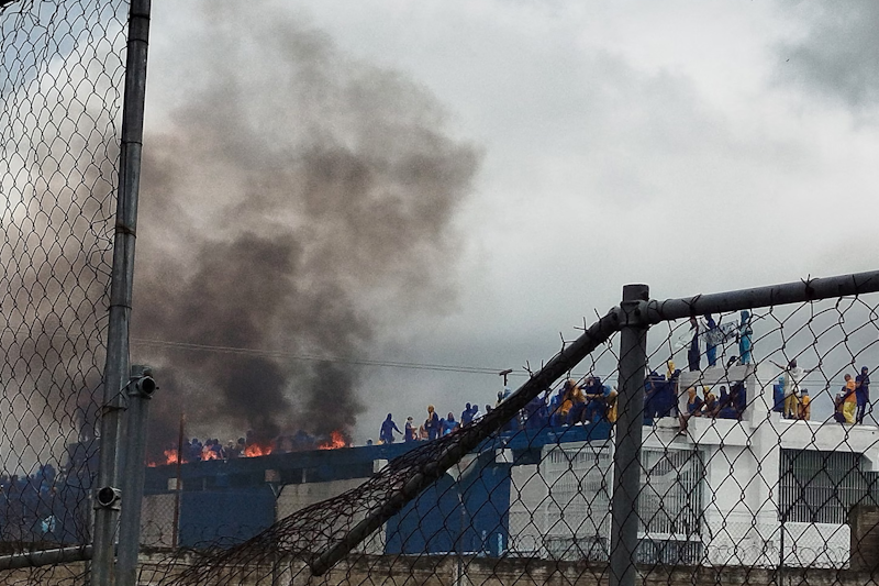 Venezuela inmates occupy prison roof and set fire to mattresses to highlight alleged abuse