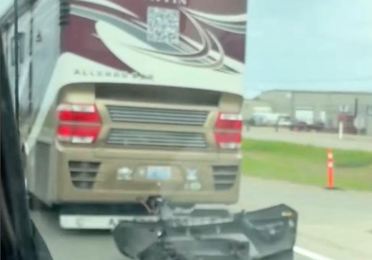 RV Couple Lose Truck When Front Bumper Tears Off While Towed