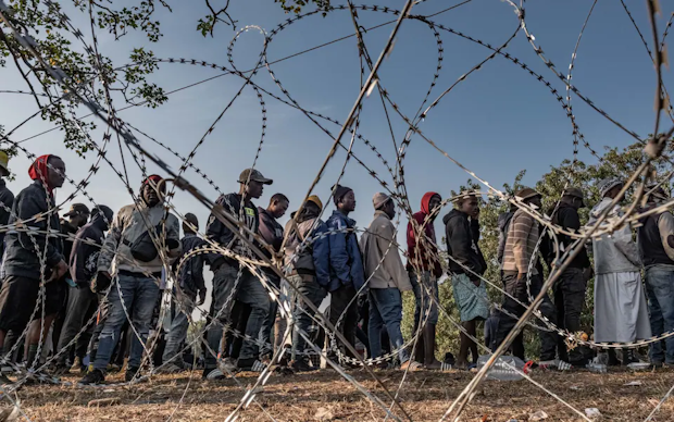 Thousands of migrants flee South Africa ahead of anti-foreigner ultimatum