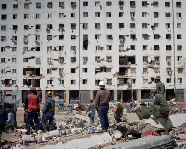 A revolution in ruins: fury amid the rubble of a housing project in quake-hit Venezuela