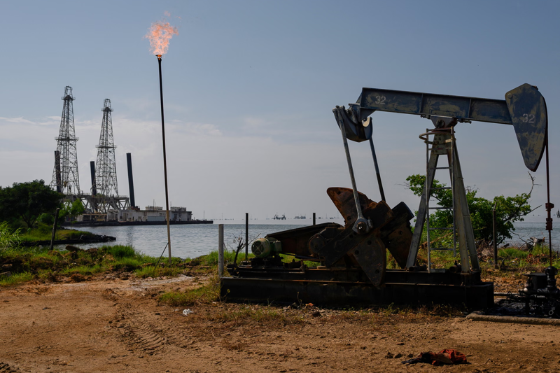 Trump hails ‘historic’ deal for US to control 65bn barrels of Venezuela’s oil