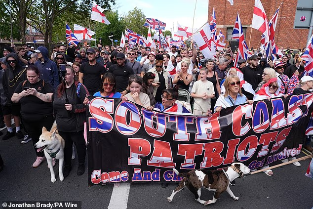 RNLI temporarily suspends services in Portsmouth after its volunteers were abused by anti-migrant protesters