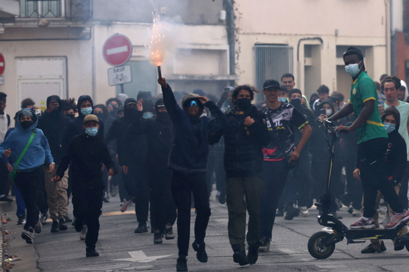 More than 400 schools in France to be closed on Monday as more protests planned