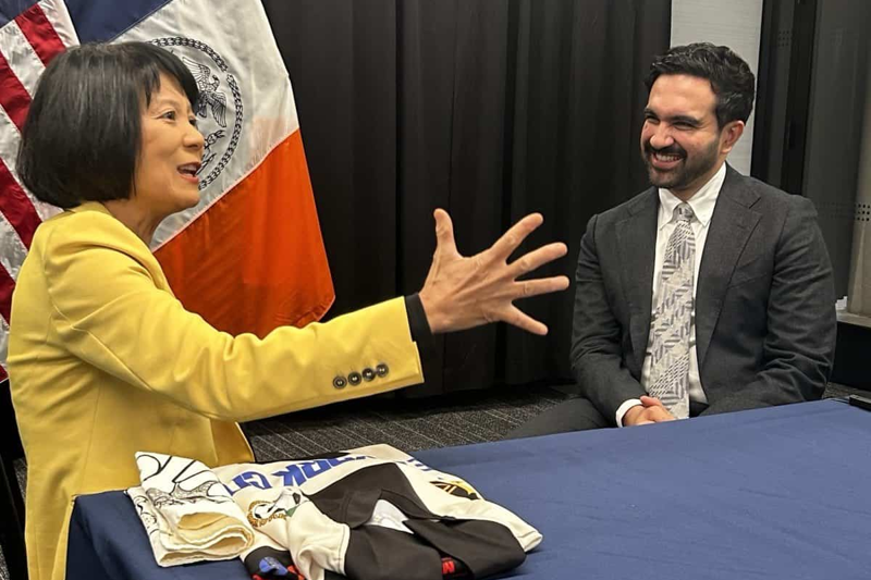 New poll shows deadlock between Red-Green alliance candidate Chow and Bradford days before Toronto election