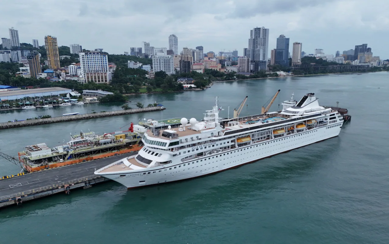Why 200 passengers were ejected from the world’s first ‘endless’ cruise