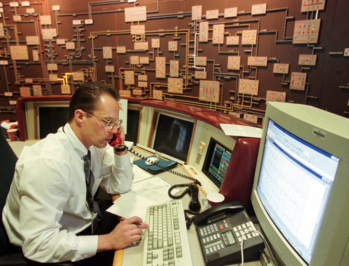 Canada put 30,000 troops on standby over Y2K computer fears, secret cabinet records reveal